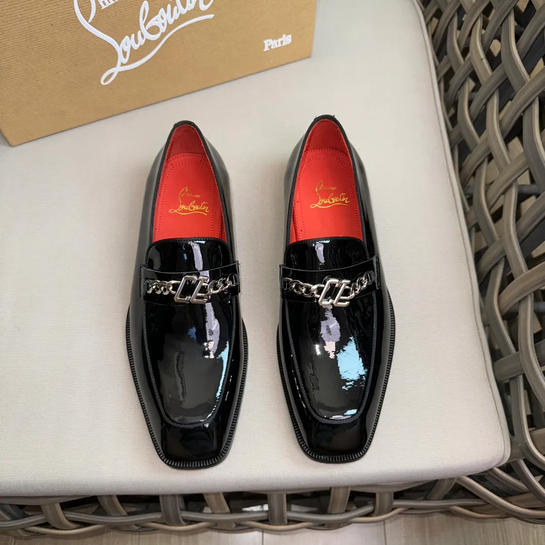 [CL red-soled shoes] Top P: 1020💰 Size 39-44 (⚠️38.45.46 custom-made, non-refundable and non-exchangeable) 🆑High-end men's business formal leather shoes, classic red-soled shoes | Fabric: Original imported first-layer cowhide, iconic rivet decoration | Lining: water-dyed cowhide lining Outsole: red cowhide outsole imported from Italy Brand: Christia*.Loubouti* 🆑 High-end men's business dress shoes | classic red soled shoes | Upper: original imported first layer cowhide iconic rivet decoration | Linning: Water dyed cow skin inner Outsole: red cowhide outsole imported from Italy Size: 39-44 (38.45.46 customized) Brand: Christia*.Loubouti*